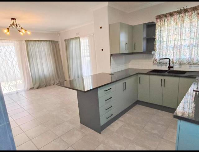 3 BEDROOM PROPERTY TO RENT IN VREDEKLOOF EAST